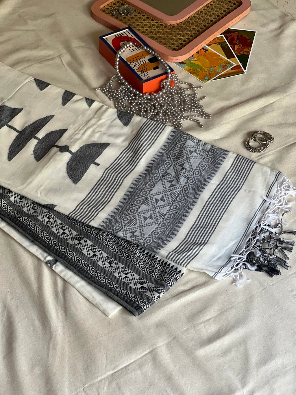 Classic Black & White Khadi Cotton Saree_3