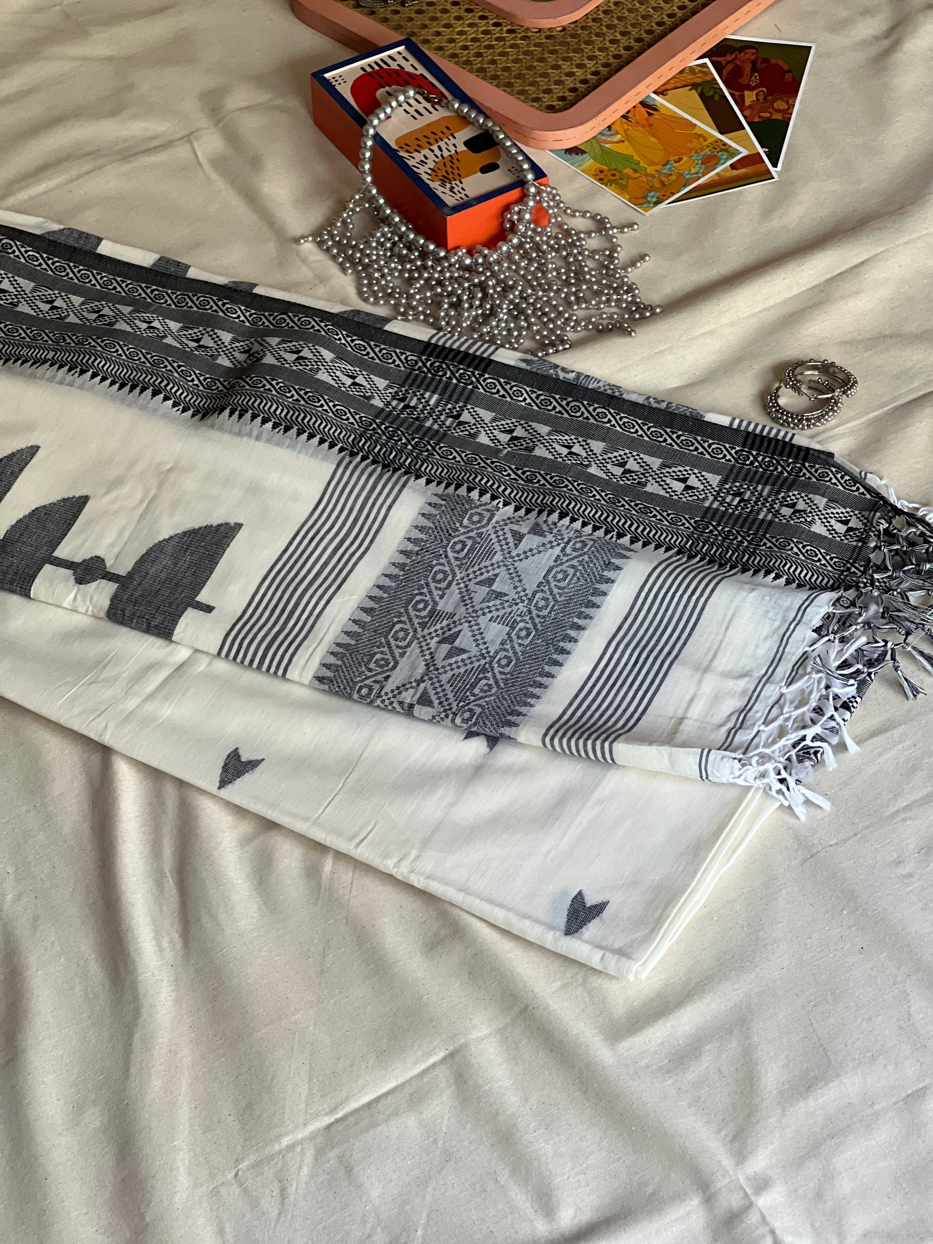 Classic Black & White Khadi Cotton Saree_4