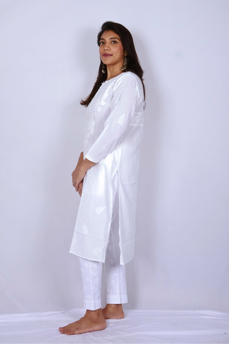 Classic White Chikankari Kurti ‚ Lucknow