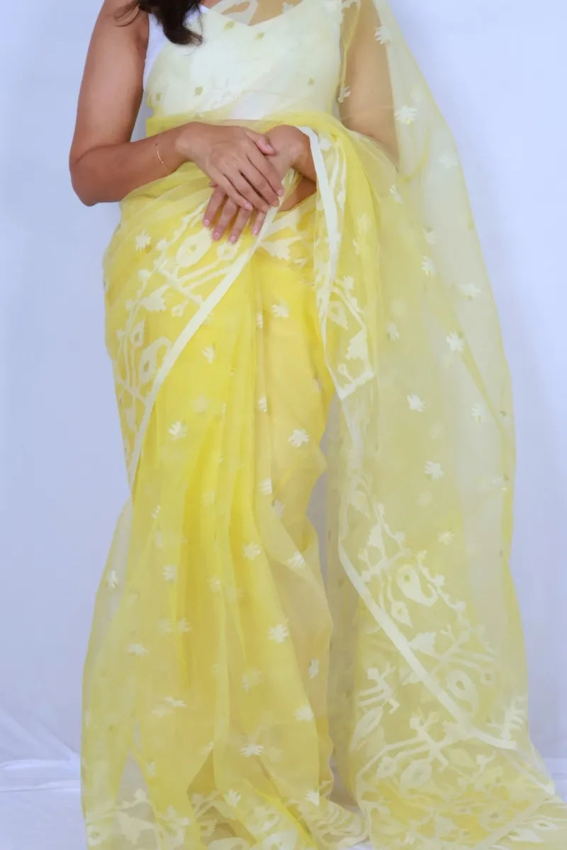 Lemon yellow Phulia muslin art silk Jamdani saree with delicate woven motifs handwoven in West Bengal Noolagam_2
