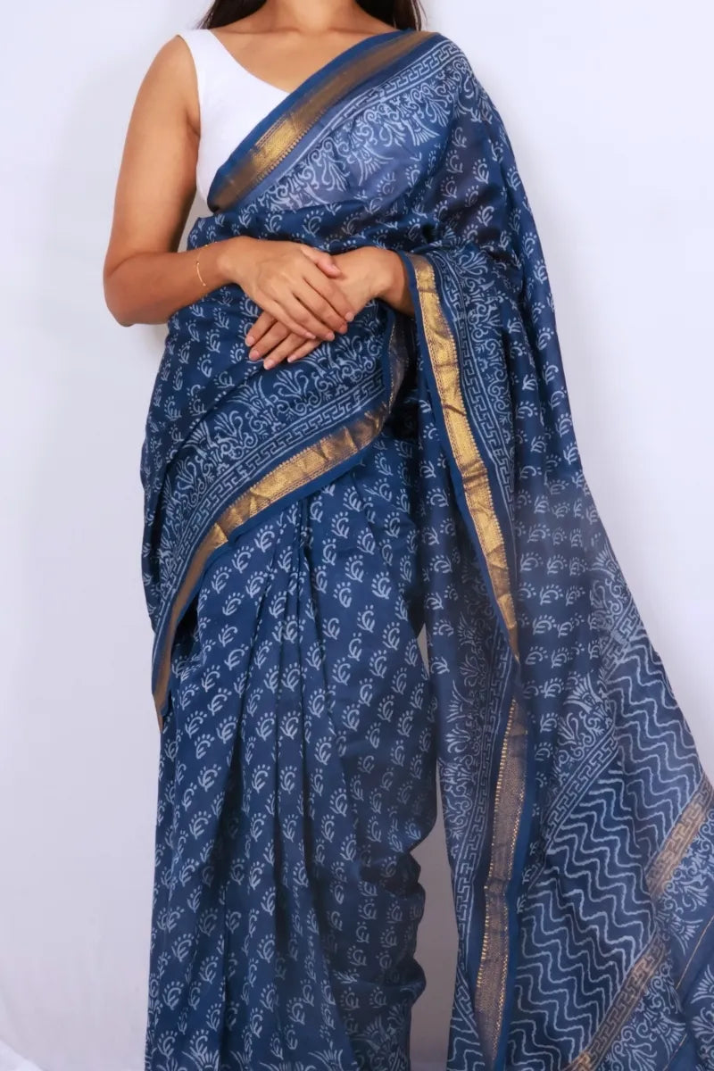 Indigo Blue Maheshwari Silk Cotton Saree with Zari Border and Woven Motifs — Noolagam_2