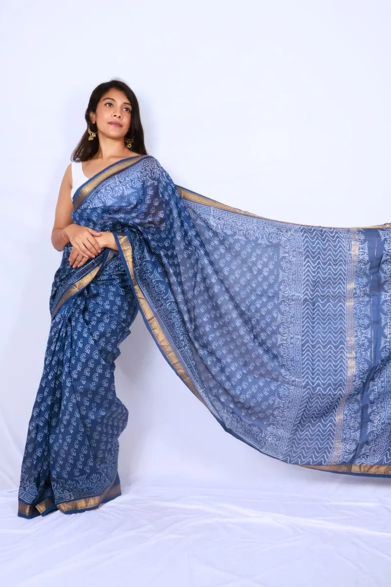 Indigo Blue Maheshwari Silk Cotton Saree with Zari Border and Woven Motifs — Noolagam_3