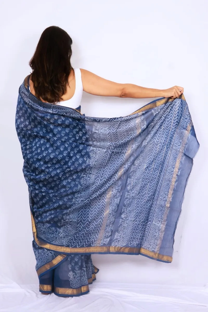 Indigo Blue Maheshwari Silk Cotton Saree with Zari Border and Woven Motifs — Noolagam_5