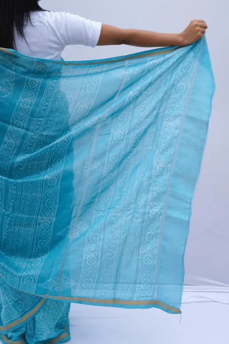 Maheshwari cotton silk saree in black and ivory geometric checks with zari accents – Noolagam_5