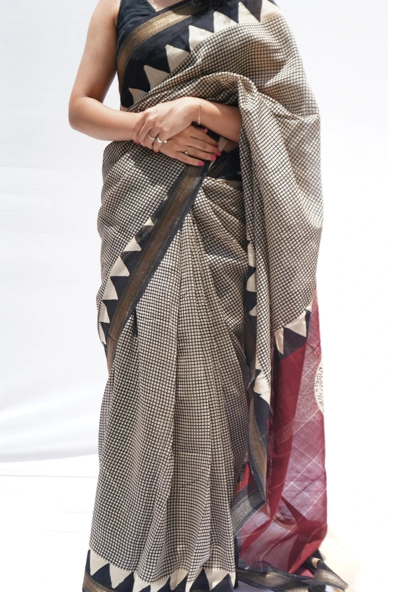 Maheshwari cotton silk saree in black and ivory geometric checks with zari accents – Noolagam-5