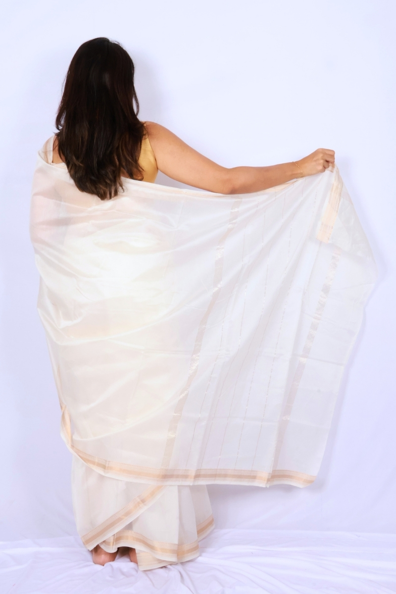 Maheshwari Silk Cotton Handwoven Saree ‚ Off White with Gold Border