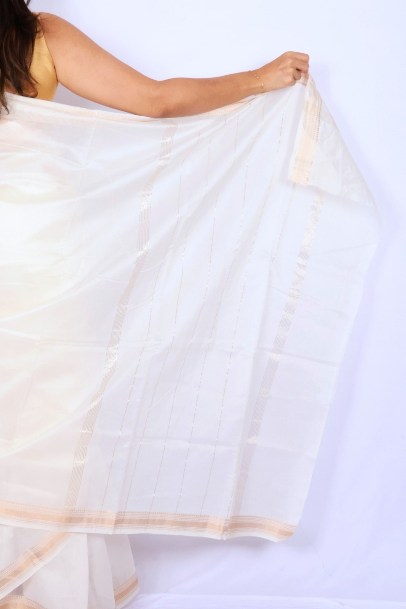 Maheshwari Silk Cotton Handwoven Saree ‚ Off White with Gold Border
