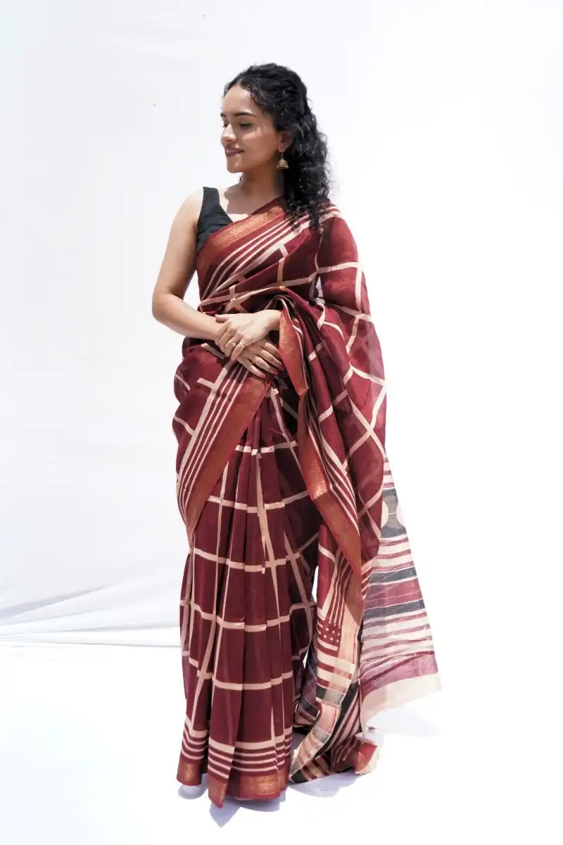 Maheshwari cotton silk saree in burgundy windowpane checks with zari border – Noolagam