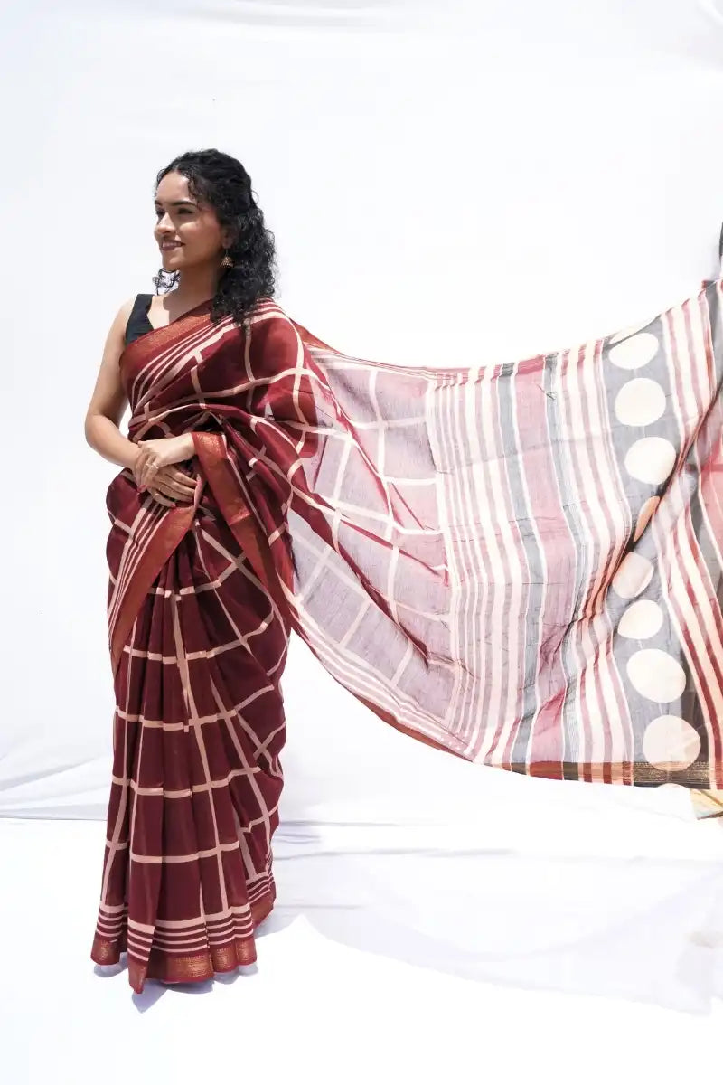 Maheshwari cotton silk saree in burgundy windowpane checks with zari border – Noolagam-4