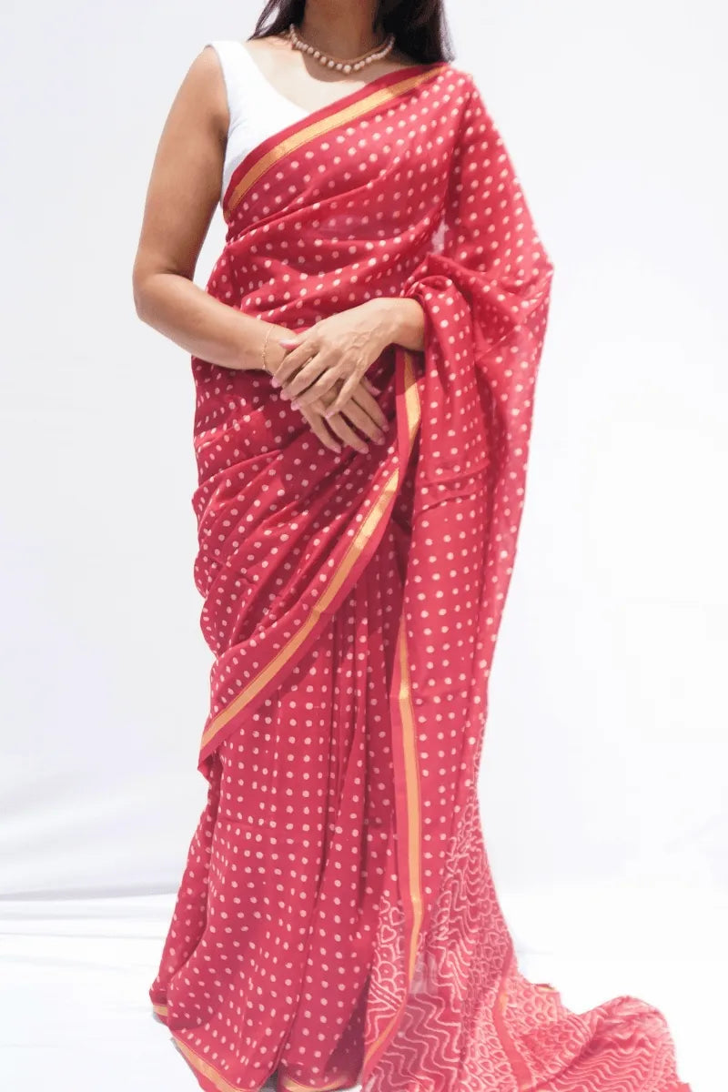 Maheshwari cotton silk bandhani saree in rani pink with zari border and tie-dye motifs – Noolagam_2