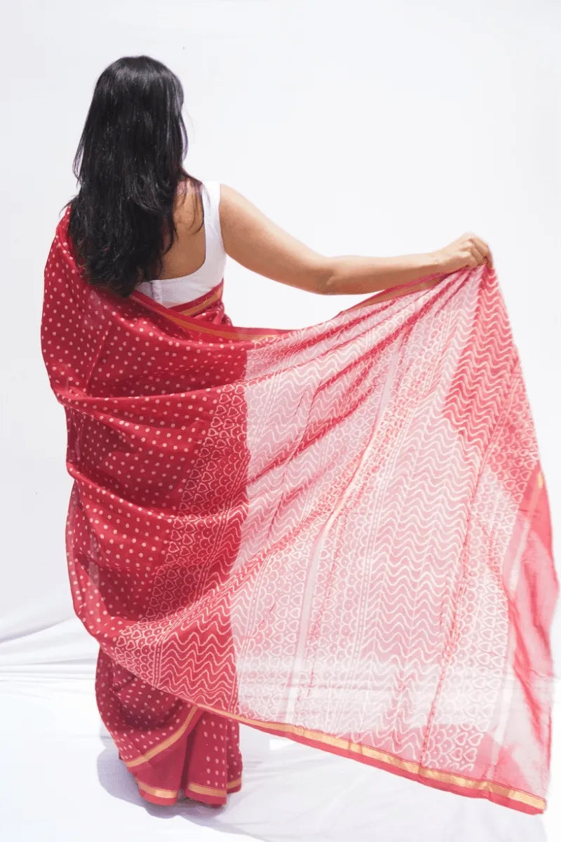 Maheshwari cotton silk bandhani saree in rani pink with zari border and tie-dye motifs – Noolagam_4