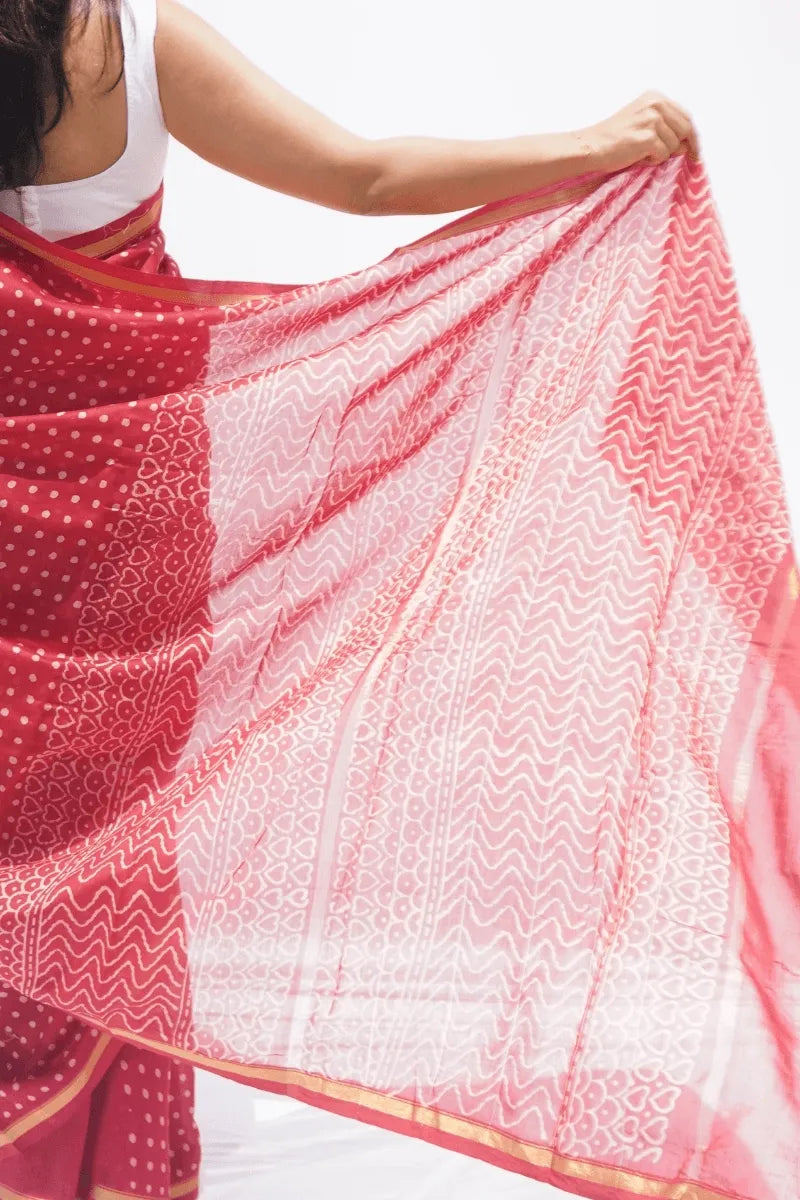 Maheshwari cotton silk bandhani saree in rani pink with zari border and tie-dye motifs – Noolagam_5