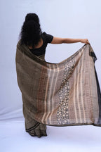 Maheshwari cotton silk saree in black and ivory window checks with zari border – Noolagam_4