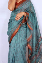 Teal Blue Maheshwari Silk Cotton Saree with Printed Border and Zari — Noolagam_2