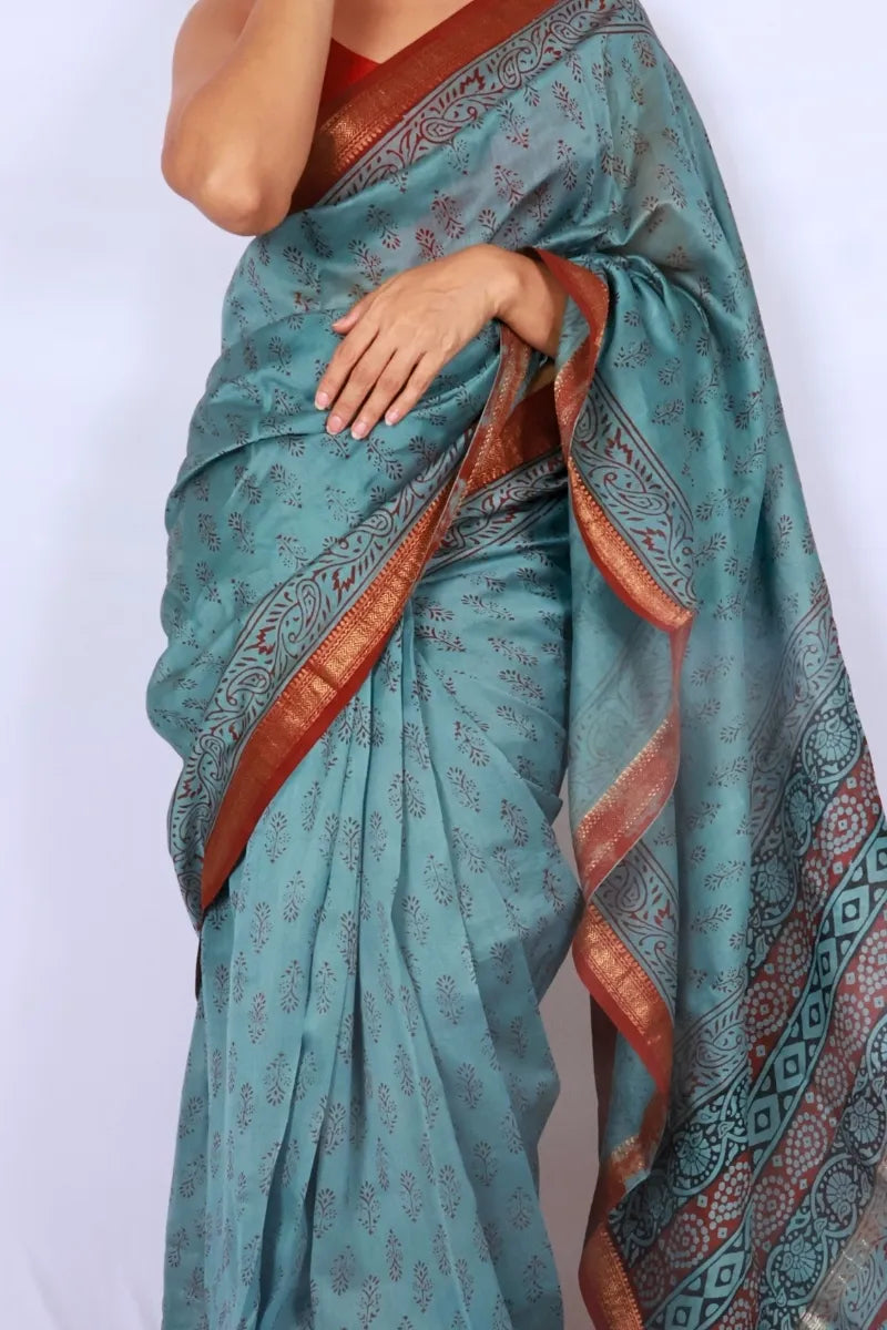 Teal Blue Maheshwari Silk Cotton Saree with Printed Border and Zari — Noolagam_2