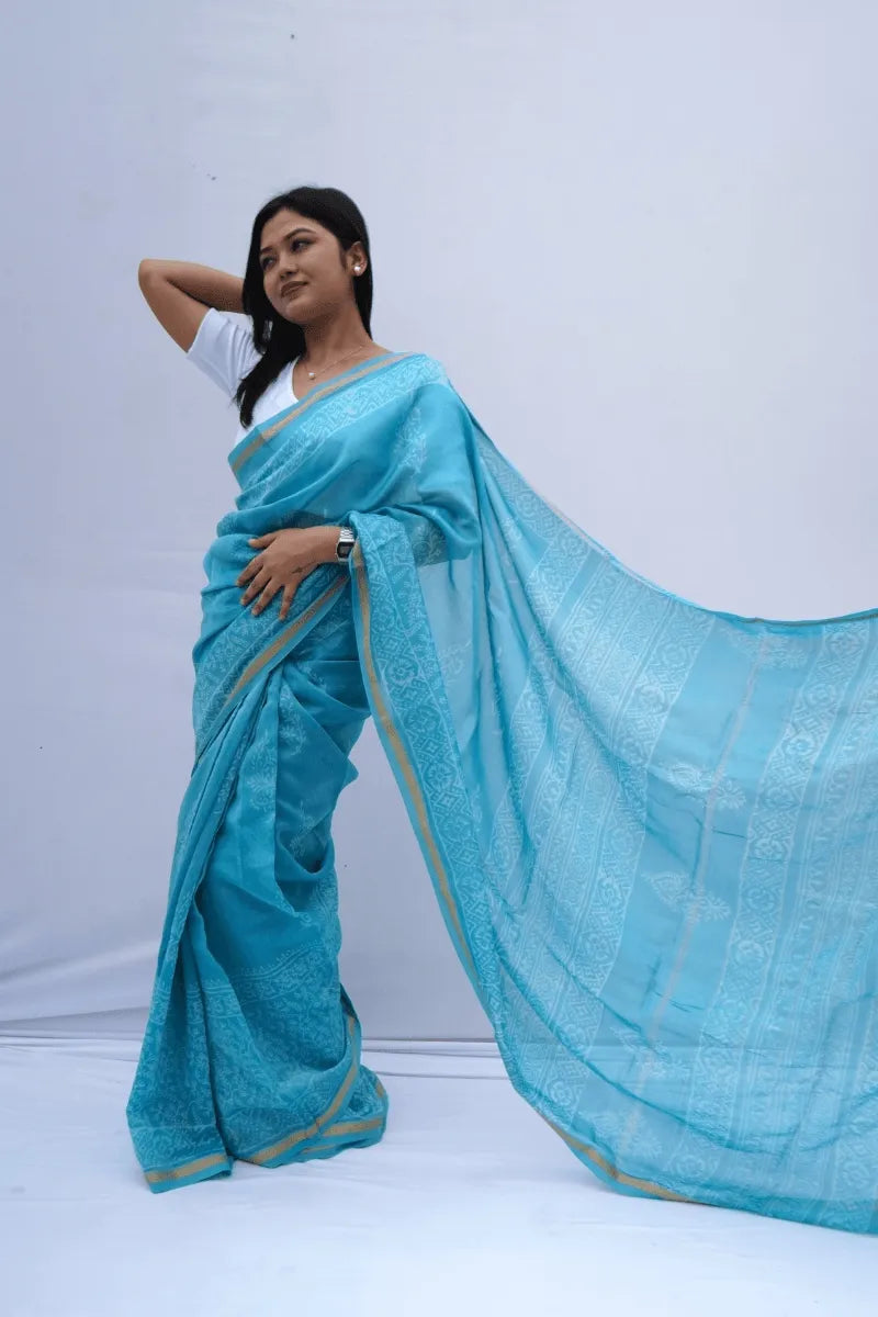 Maheshwari cotton silk saree in black and ivory geometric checks with zari accents – Noolagam_3