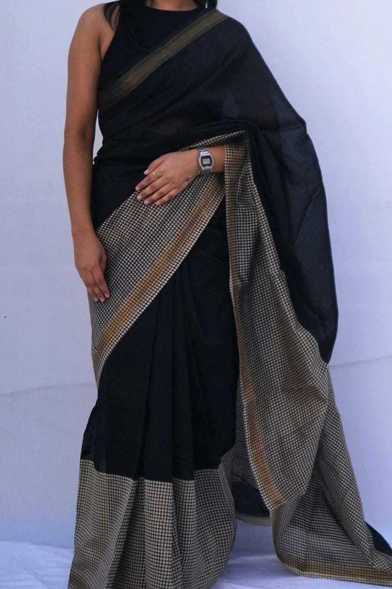 Maheshwari cotton silk saree in black and ivory window checks with zari border – Noolagam-5