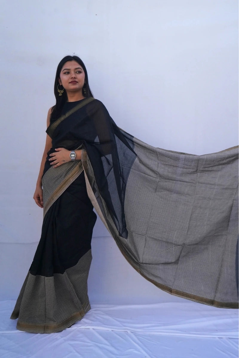Maheshwari cotton silk saree in black and ivory window checks with zari border – Noolagam-4