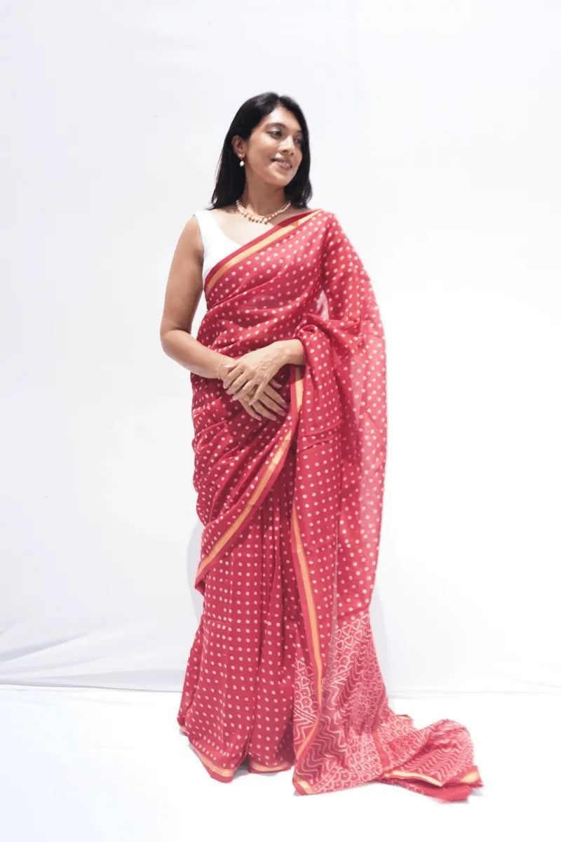 Maheshwari cotton silk bandhani saree in rani pink with zari border and tie-dye motifs – Noolagam_1