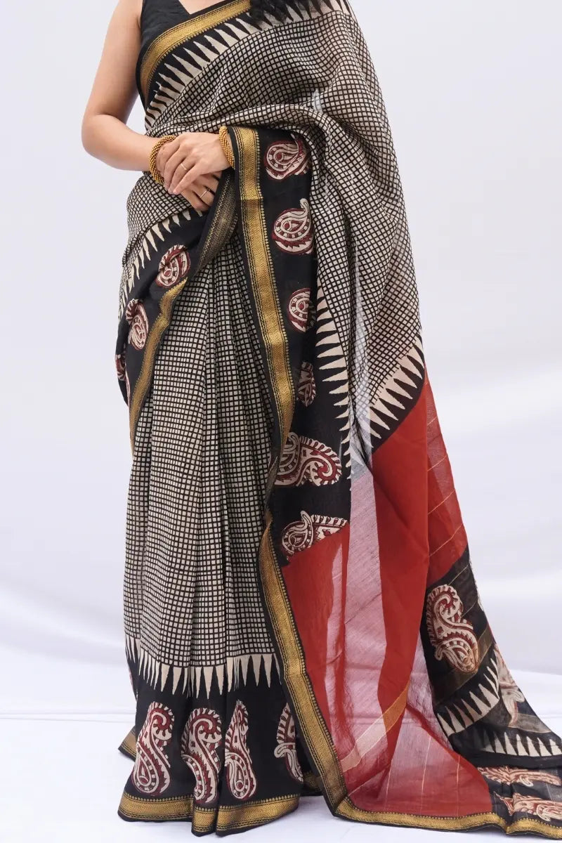 Maheshwari Silk Cotton Printed Saree – Black, Ivory & Madder Red_2