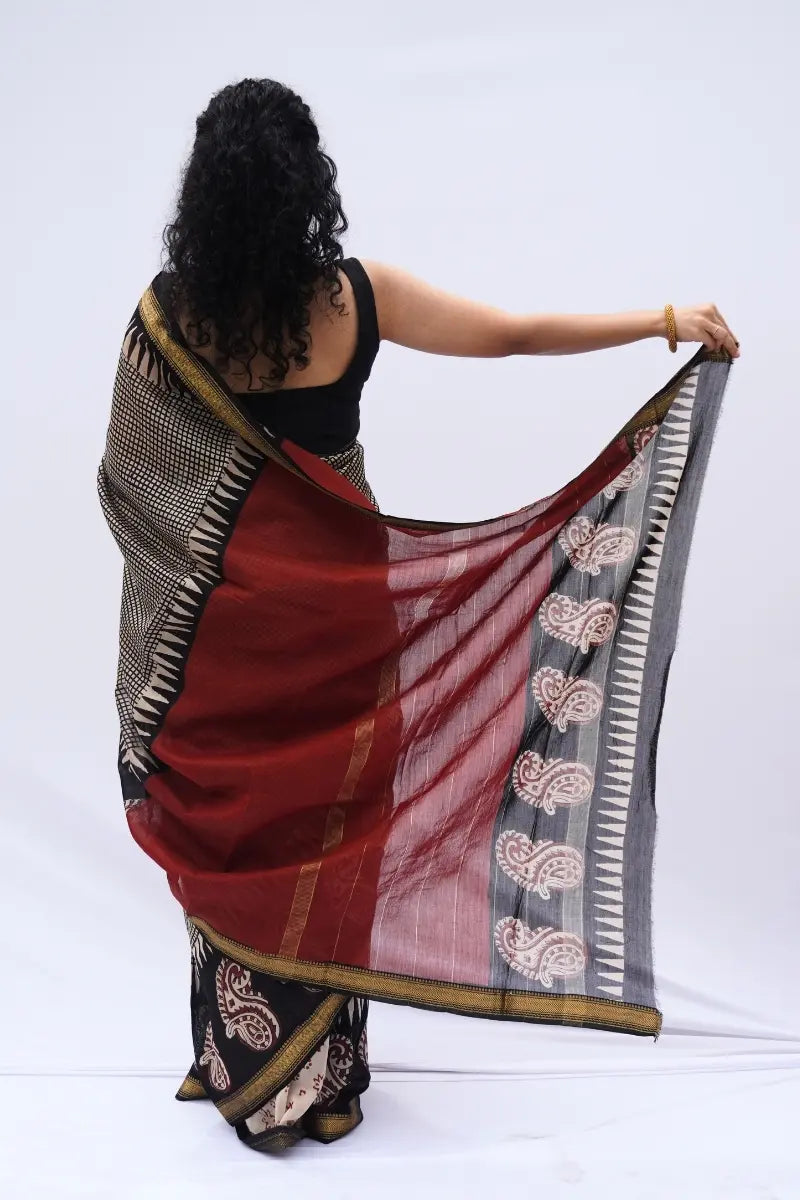 Maheshwari Silk Cotton Printed Saree – Black, Ivory & Madder Red_3