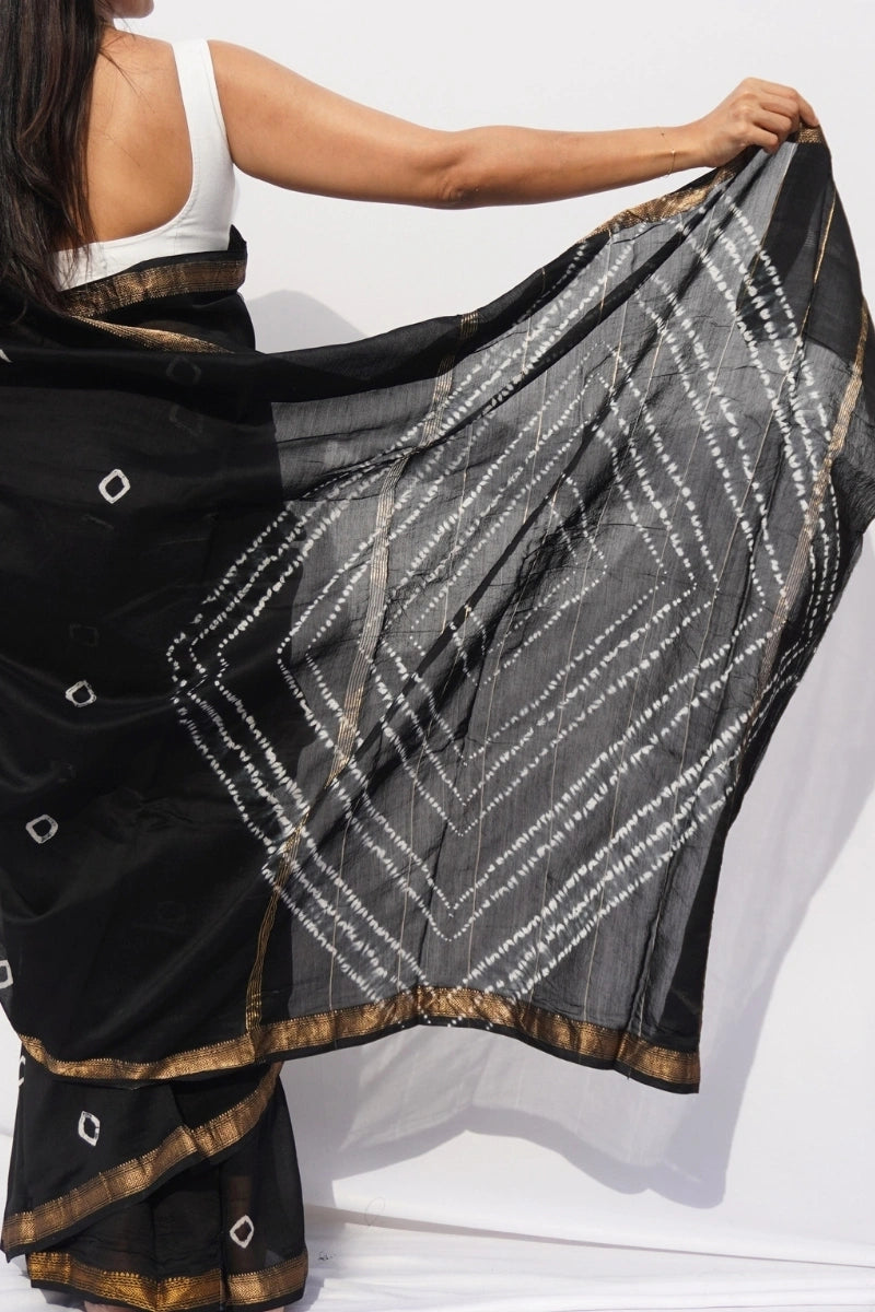 Maheshwari Silk Cotton Bandhani Saree – Black & Ivory