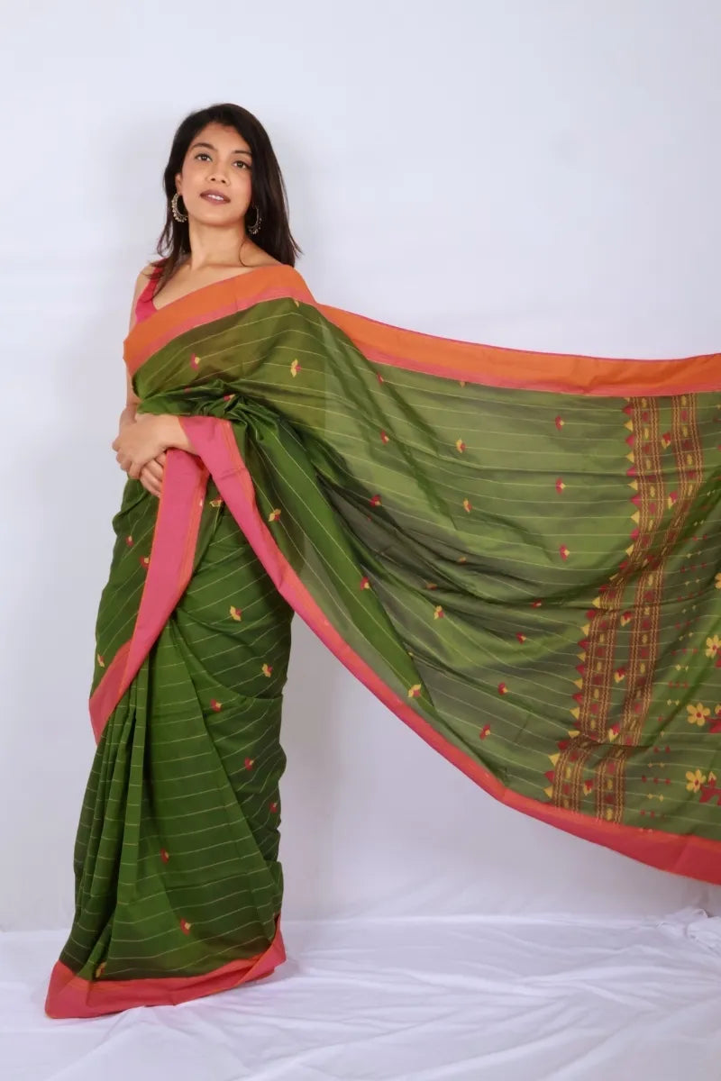 Bottle green and pink Phulia handloom khadi cotton saree with vibrant pink border and patterned pallu Noolagam_3