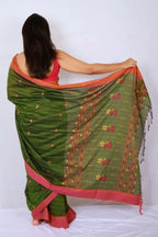 Bottle green and pink Phulia handloom khadi cotton saree with vibrant pink border and patterned pallu Noolagam_4