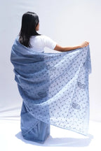 CottonChikankariSareeinpowderbluewithLucknowhandembroideryonborders_Noolagam_3