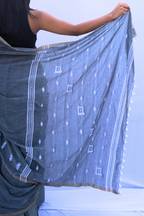 HandloomMulCottonSareeinivorywithmustardandindigowovenmotifs_Noolagam_4