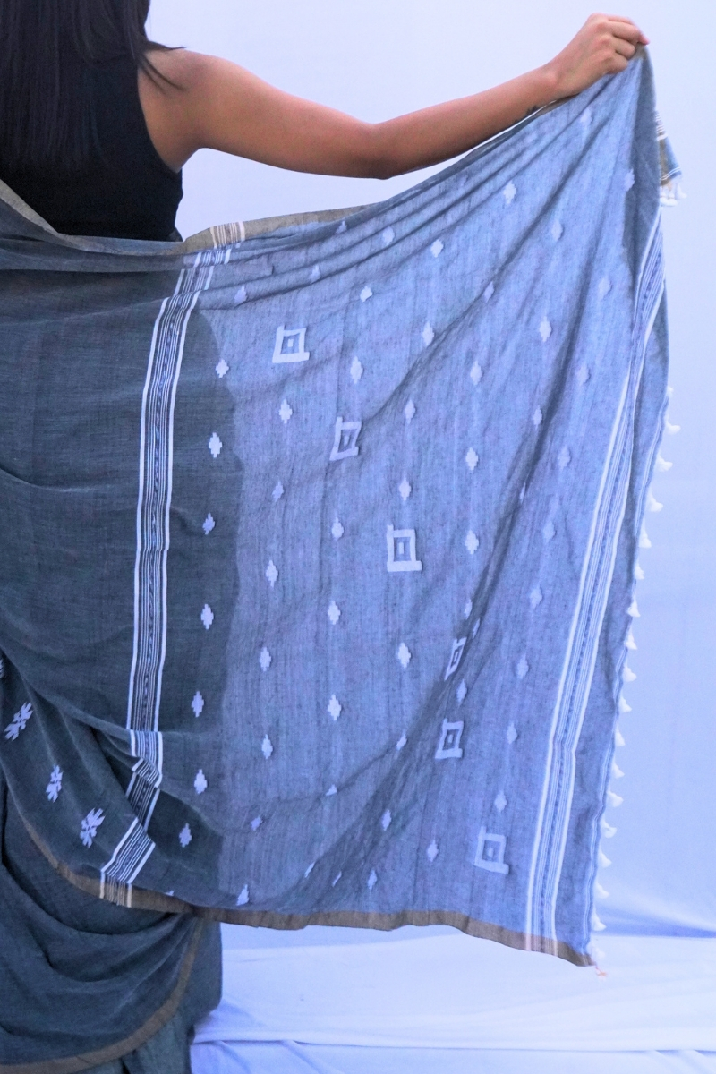 HandloomMulCottonSareeinivorywithmustardandindigowovenmotifs_Noolagam_4