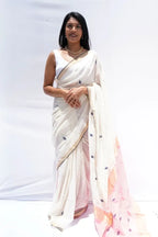 HandloomMulCottonSareeinivorywithnavyborderandzarifinish_Noolagam
