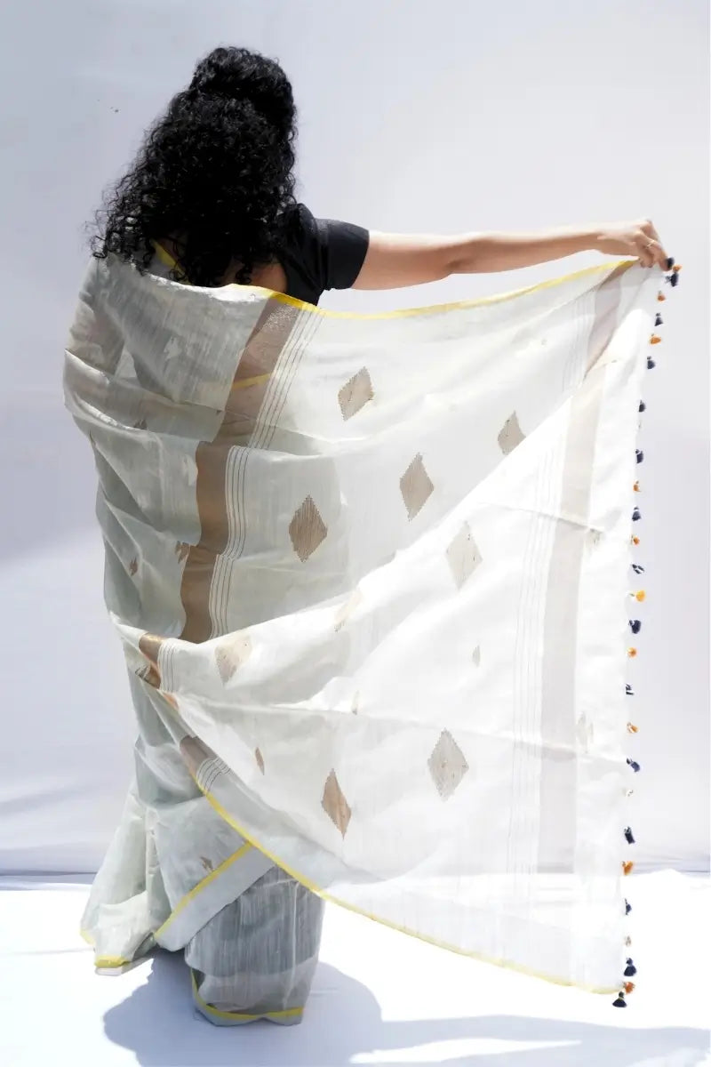 Handloomcottonslubsareeinsagegreenandivorywithwovenmotifs_Noolagam_3_fc36a87e-8dae-4123-a2ff-3b4c0223a29e