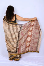 Maheshwari cotton silk saree in Beige & Black Stripes with Bagru hand block print — Noolagam_4