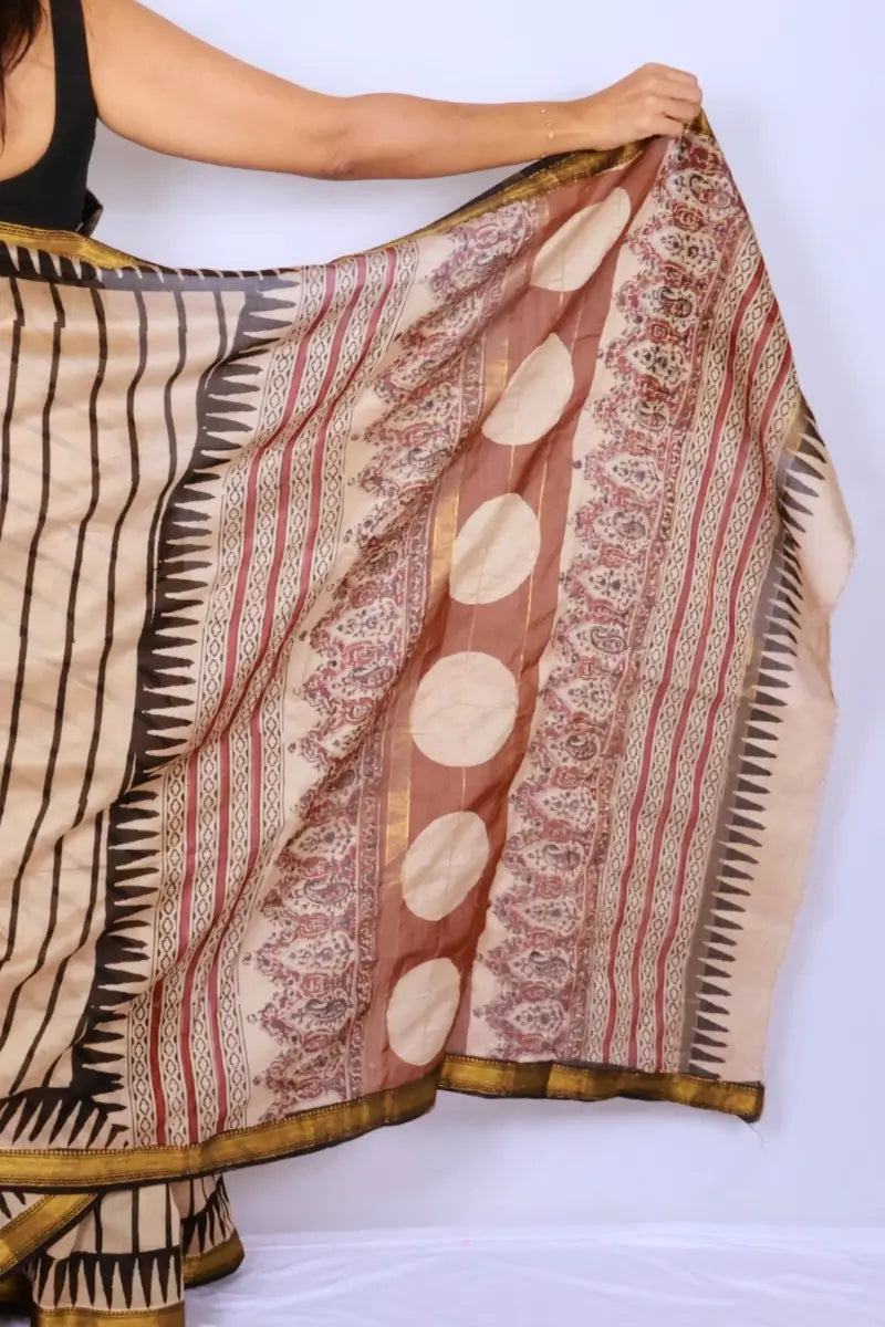 Maheshwari cotton silk saree in Beige & Black Stripes with Bagru hand block print — Noolagam_5