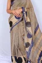 Maheshwari cotton silk saree in Beige, Blue & Black with Bagru hand block print — Noolagam_2