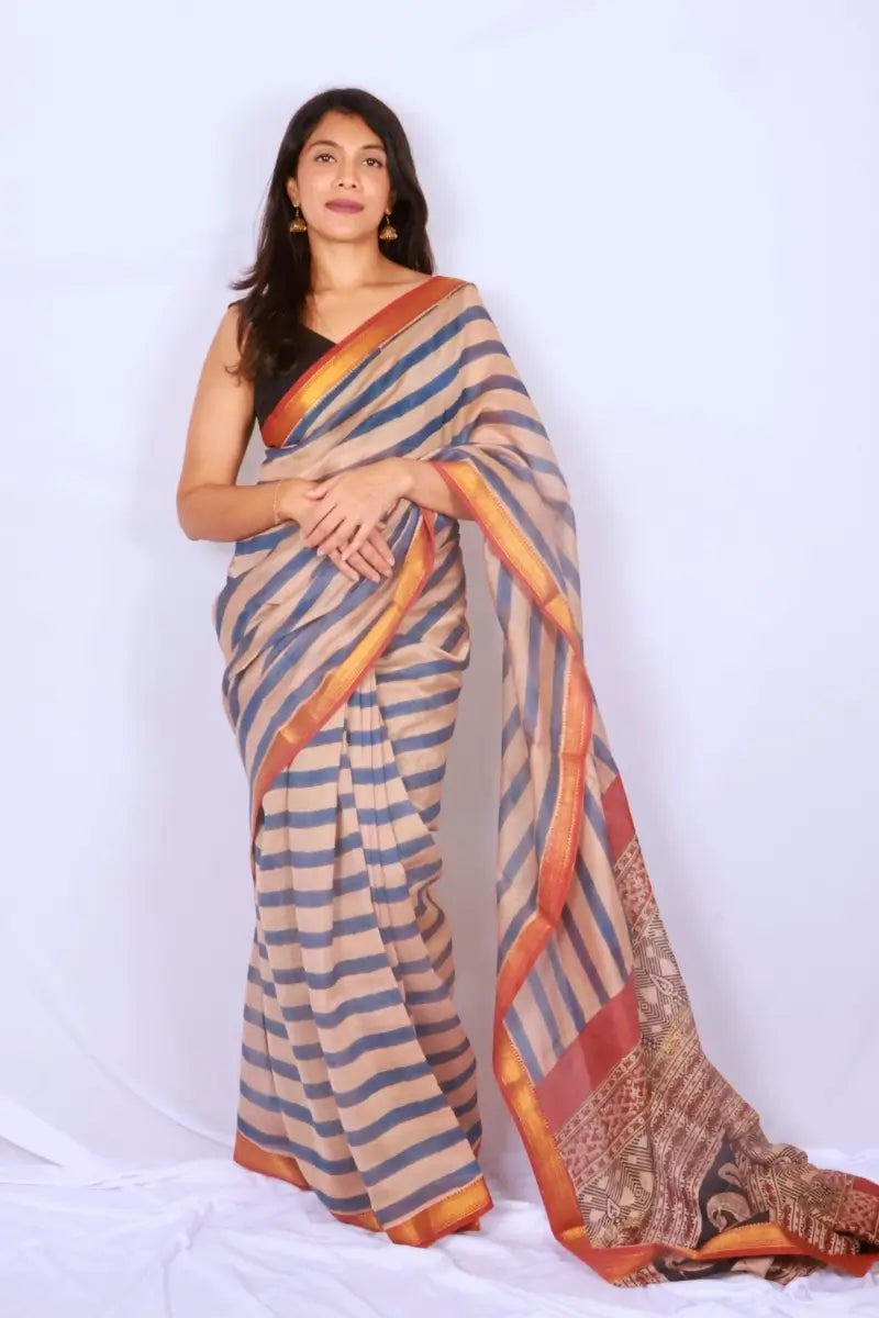 Maheshwari cotton silk saree in Beige & Indigo Stripes with Bagru hand block print — Noolagam