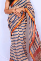Maheshwari cotton silk saree in Beige & Indigo Stripes with Bagru hand block print — Noolagam_2