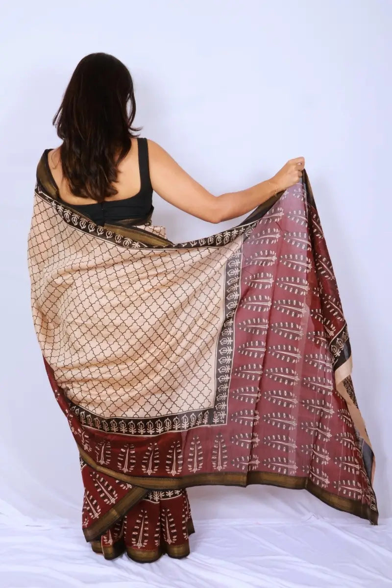 Maheshwari cotton silk saree in Beige, Maroon & Black with Bagru hand block print — Noolagam_3