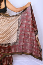 Maheshwari cotton silk saree in Beige, Maroon & Black with Bagru hand block print — Noolagam_4