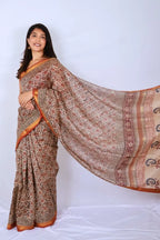 Maheshwari cotton silk saree in Beige & Rust Floral with Bagru hand block print — Noolagam_3