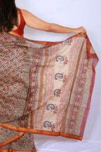 Maheshwari cotton silk saree in Beige & Rust Floral with Bagru hand block print — Noolagam_5