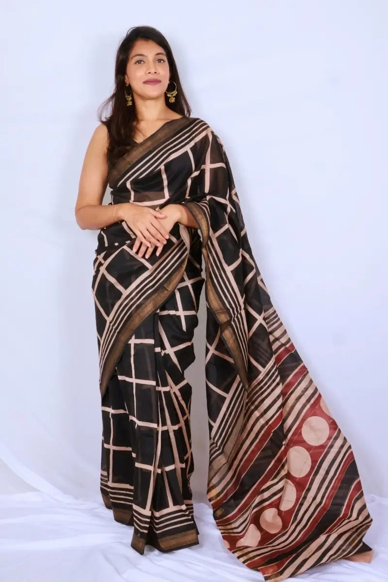 Maheshwari cotton silk saree in Black & Beige Checks with Bagru hand block print — Noolagam