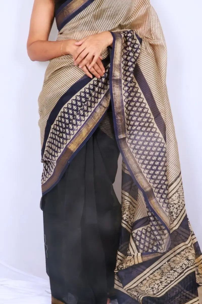 Maheshwari cotton silk saree in Black Floral Border with Bagru hand block print — Noolagam_2