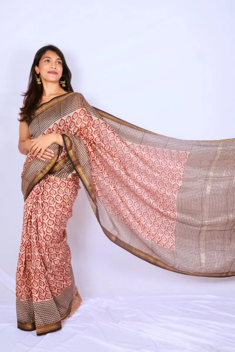 Maheshwari cotton silk saree in Blush Pink Geometric with Bagru hand block print — Noolagam_3