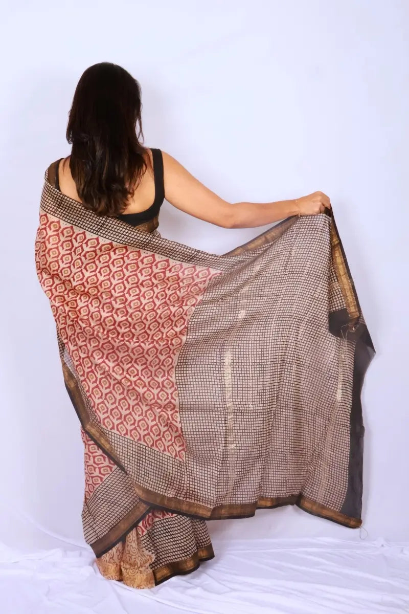 Maheshwari cotton silk saree in Blush Pink Geometric with Bagru hand block print — Noolagam_4