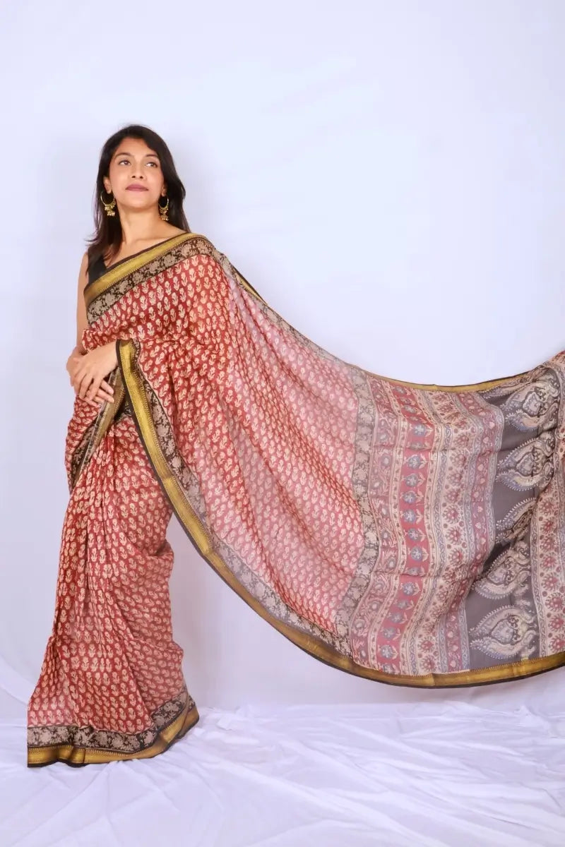 Maheshwari cotton silk saree in Brick Red Floral with Bagru hand block print — Noolagam_3