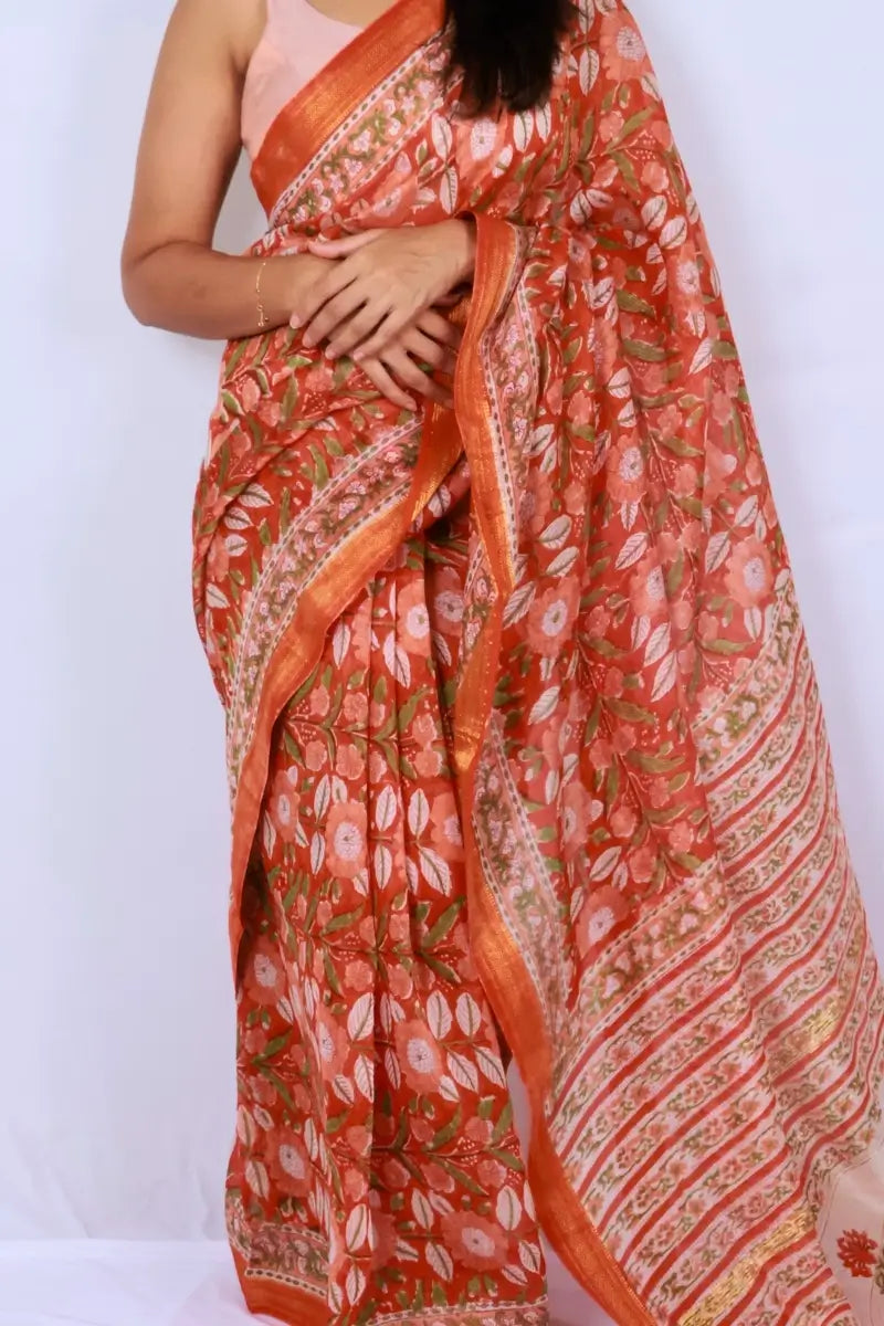 Maheshwari cotton silk saree in Coral Floral with Bagru hand block print — Noolagam_2