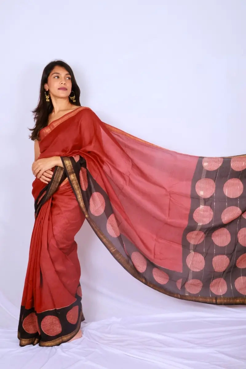 Maheshwari cotton silk saree in Maroon & Black with Bagru hand block print — Noolagam_3