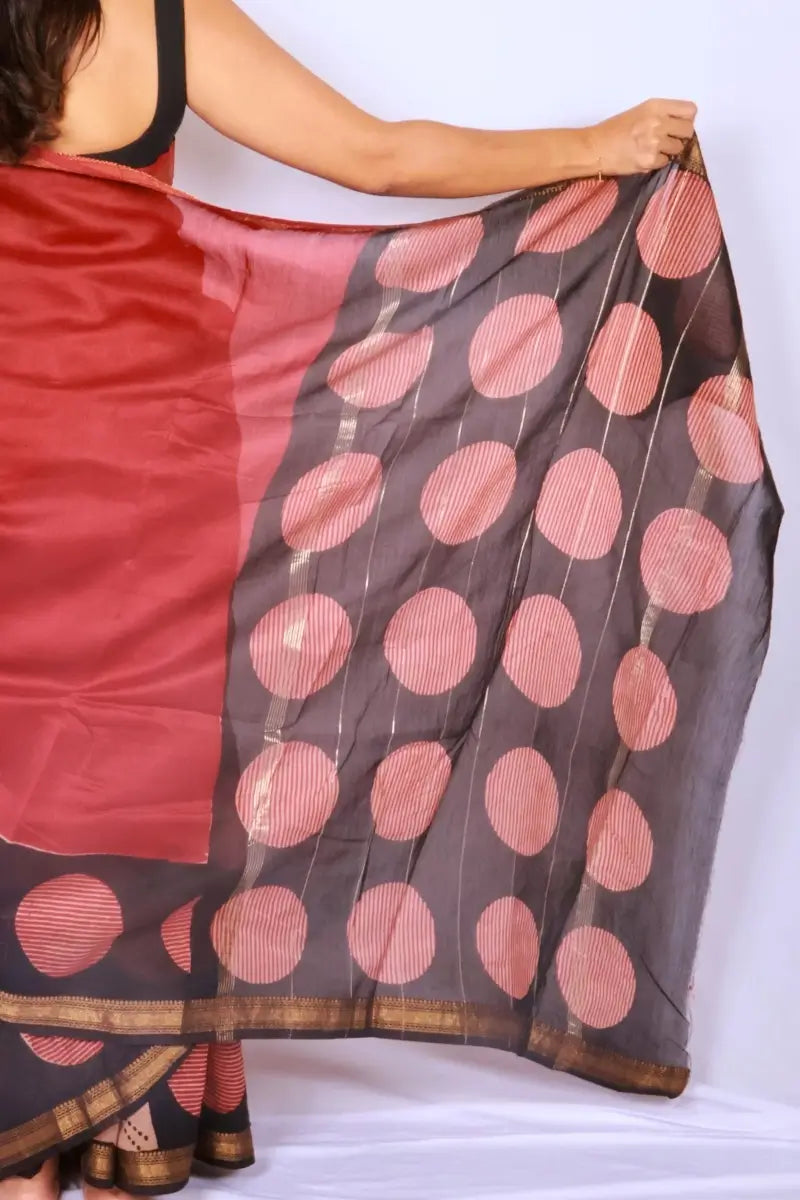 Maheshwari cotton silk saree in Maroon & Black with Bagru hand block print — Noolagam_5